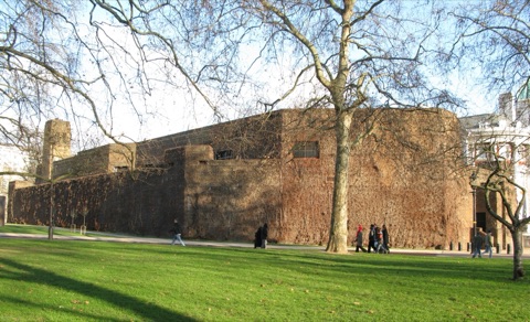 Photo of the Admiralty Citadel in London taken from St James' Park