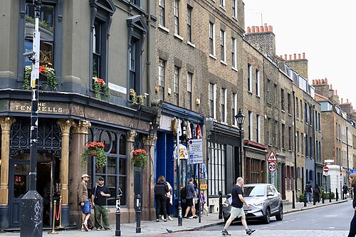 The Ten Bells pub on the corner of Commercial Street and Fournier Street