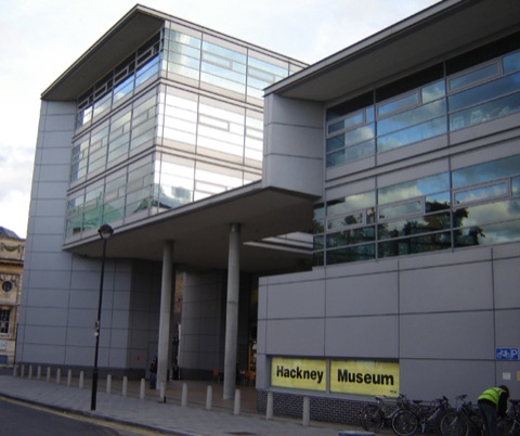 Hackney Technology and Learning Centre (includes Hackney Museum and Central Library), Hackney, London. 20 October 2005. Photographer: Fin Fahey