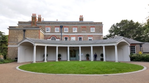 Valentines Mansion front entrance